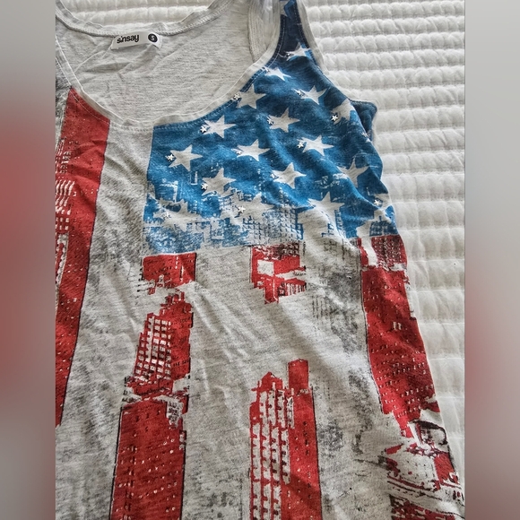 Sinsay Women's Red, Blue, and White Graphic Tank Top - Picture 2 of 4